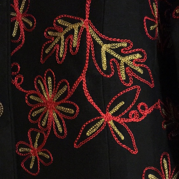 Maggy L Land light weight jacket or can be worn as a top. - Picture 4 of 6